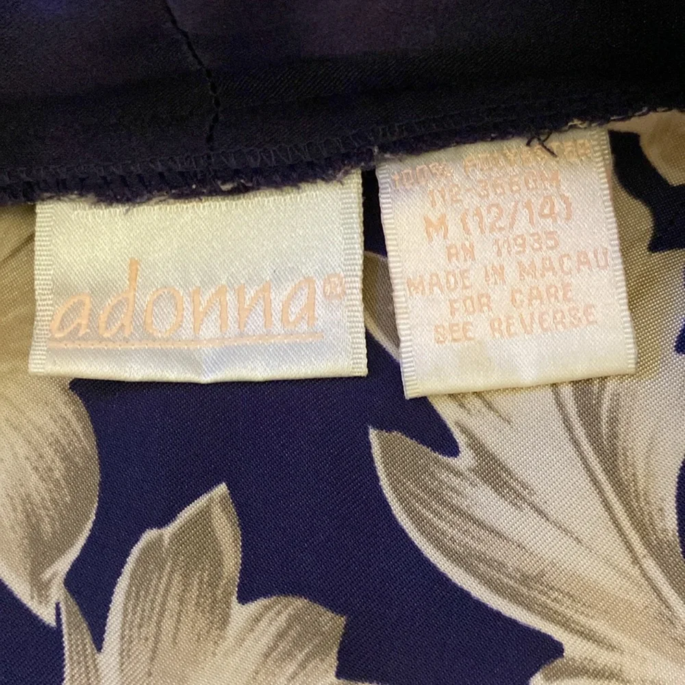 Elegant silky bathrobe in good condition.  Dark blue, light gold and tan. - Picture 5 of 5
